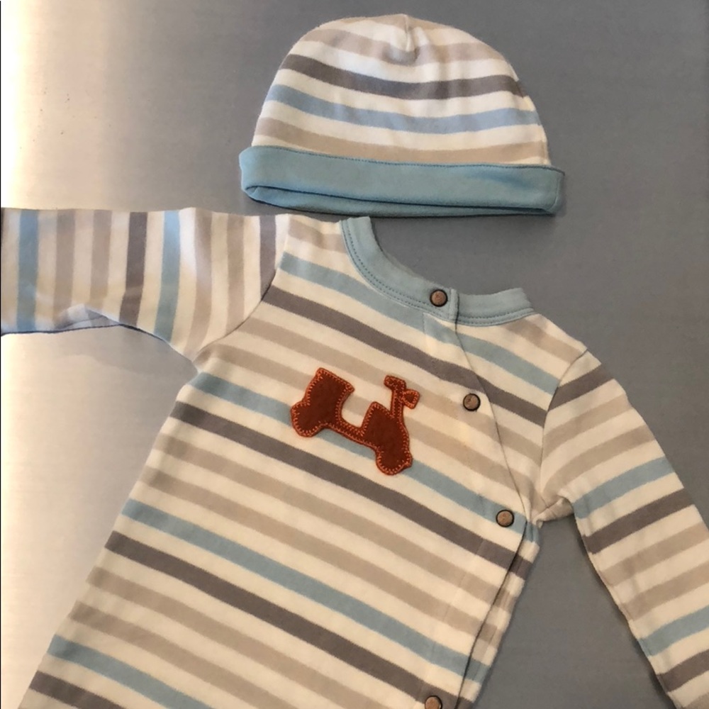 Organic cotton sleeper with matching hat